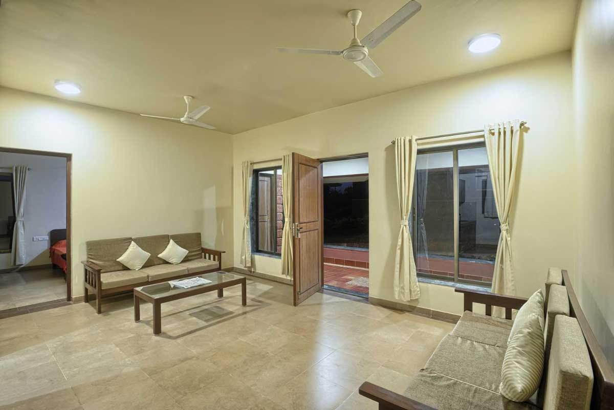 Regenta Resort Mango Village Guhagar Kudān Dış mekan fotoğraf