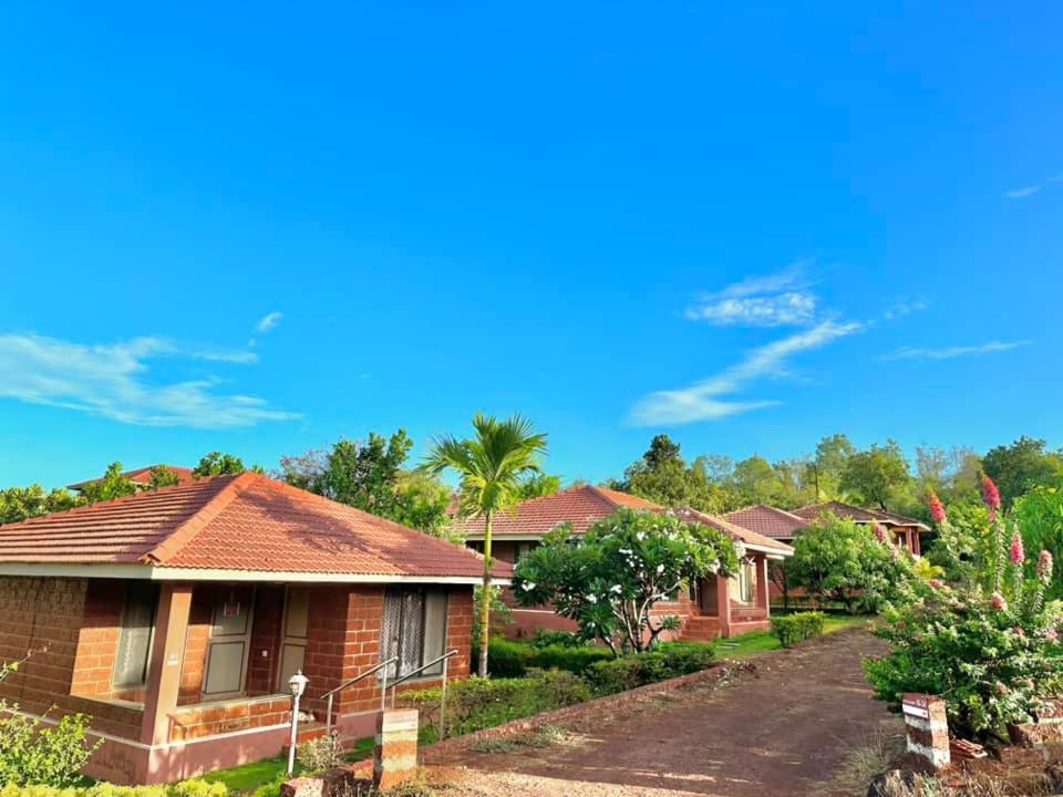 Regenta Resort Mango Village Guhagar Kudān Dış mekan fotoğraf